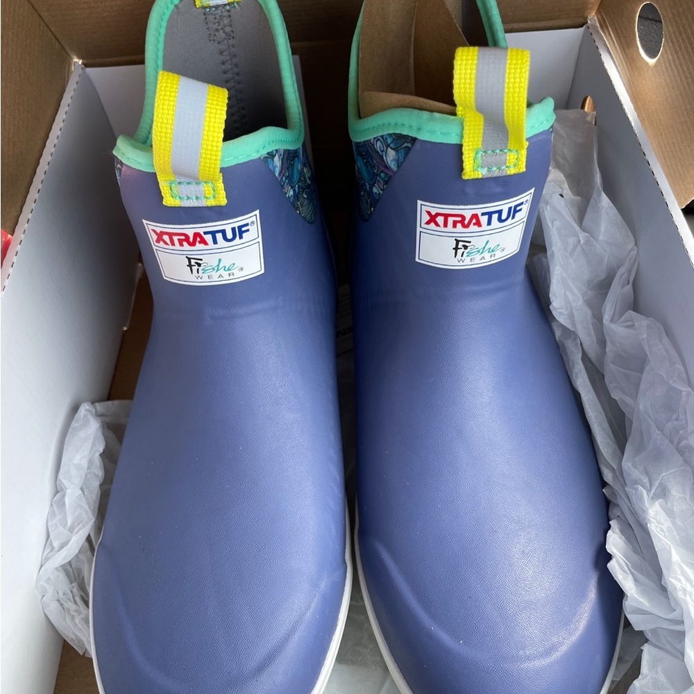 Womens deck boots